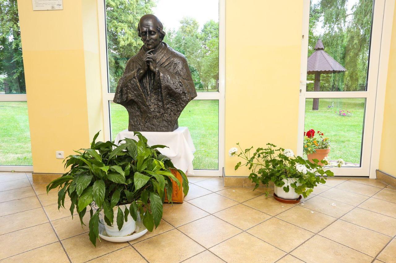 Wieczernik Dom Rekolekcyjny Ksiezy Pallotynow Swieta Katarzyna  Ngoại thất bức ảnh